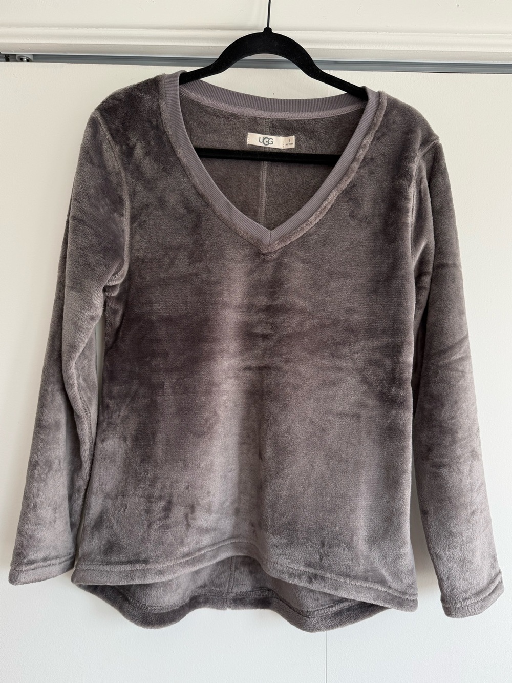 UGG Gray Plush Fleece V-Neck Pullover Size S NWOT Lounge